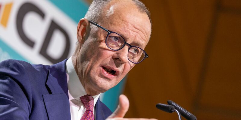 Kritik der Gegner an der Finanzierung des Unionswahlprogramms weist Merz zurück. - Foto: Thomas Banneyer/dpa