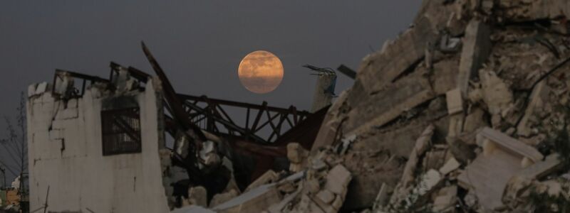 Der Krieg in Gaza geht auch zu Weihnachten weiter. (Archivbild) - Foto: Ali Hamad/APA Images via ZUMA Press Wire/dpa