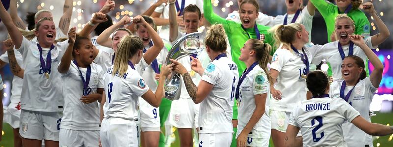 Gewannen 2022 die Heim-EM: Englands Fußballerinnen - Foto: Sebastian Gollnow/dpa