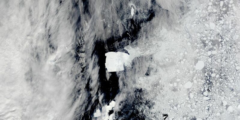 Der wohl größte Eisberg der Welt ist Jahrzehnte nach seinem Abbrechen vom antarktischen Schelfeis auf dem Weg nach Norden. - Foto: Cover Images/Zuma Press/dpa