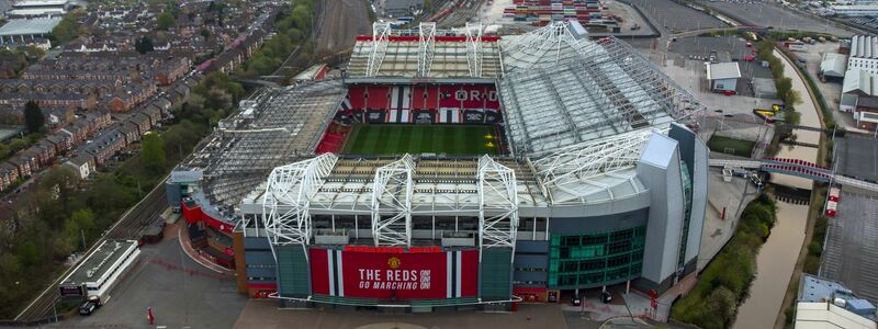 Im Stadion von Manchester United gibt es Pflegeprodukte für Männer mit Blasenschwäche. - Foto: Peter Byrne/PA Wire/dpa