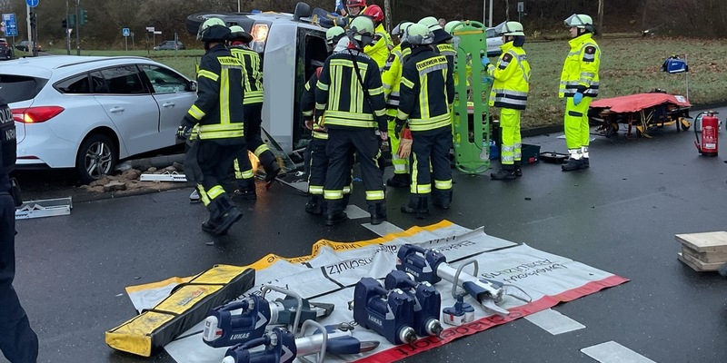 FW-BN: Schwerer Verkehrsunfall fordert zwei Verletzte - Foto: presseportal.de