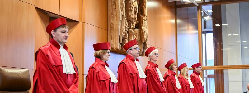 Das höchste deutsche Gericht beschäftigte sich mit einer Verfassungsbeschwerde von zwei jemenitischen Männern, deren Verwandte 2012 bei einem US-Drohnenangriff in ihrem Heimatort getötet worden waren. (Archivbild) - Foto: Uli Deck/dpa