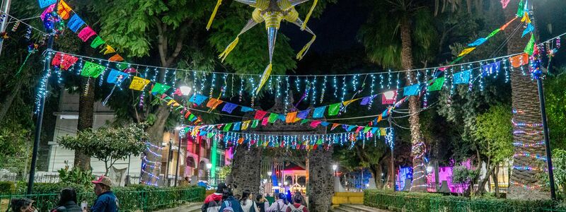 Die prall gefüllten Piñatas sind oft leuchtend bunt. - Foto: Jair Cabrera Torres/dpa