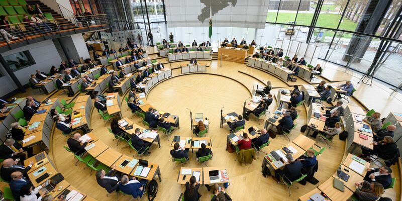 Im Landtag hat die Sitzung zur Wahl des sächsischen Ministerpräsidenten begonnen. (Archivbild) - Foto: Robert Michael/dpa