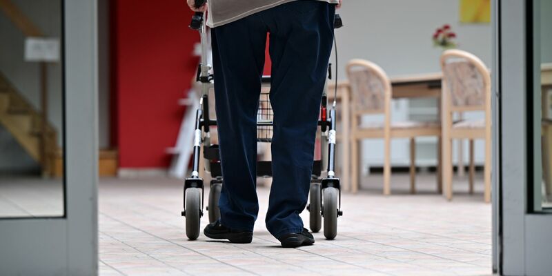 14 Prozent der Pflegebedürftigen werden vollstationär im Pflegeheim versorgt. (Symbolbild) - Foto: Martin Schutt/dpa