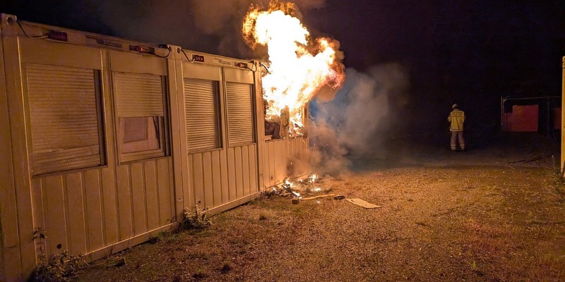 POL-STD: Wohncontainer in Stade ausgebrannt - keine Personen verletzt - Foto: presseportal.de