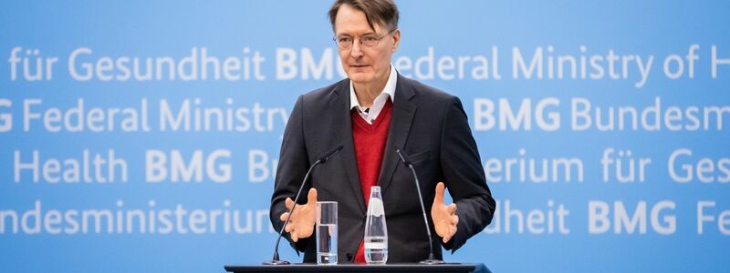 Karl Lauterbach (SPD), Bundesminister für Gesundheit hält lokale Maßnahen für richtig. - Foto: Christoph Soeder/dpa