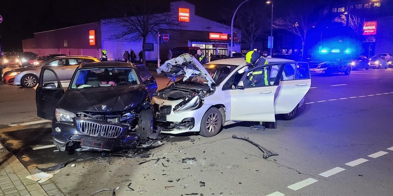 FW-OB: Verkehrsunfall mit sechs verletzten Personen - Foto: presseportal.de