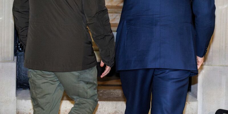 Selenskyj traf am Abend als erster in Ruttes Brüsseler Residenz ein. (Archivbild) - Foto: Olivier Matthys/Pool EPA/AP/dpa