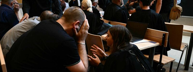 Die Mehrheit der Angeklagten will freigesprochen werden. (Archivbild) - Foto: Christophe Simon/AFP/dpa