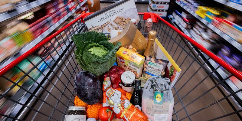 Die Stimmung der Verbraucher in Deutschland wird in den nächsten Wochen Experten zufolge nicht wesentlich besser (Symbolbild). - Foto: Rolf Vennenbernd/dpa