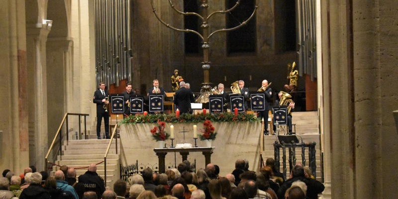 POL-BS: Die Polizeidirektion Braunschweig erzielt durch Benefizveranstaltungen über 7.950 Euro für die Wiederbewaldung des Harzes - Foto: presseportal.de