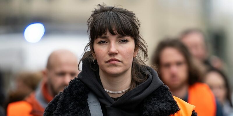 Carla Hinrichs hat die Gruppe Letzte Generation mitgegründet - und kündigt nun einen tiefgreifenden Wandel an. (Archivbild) - Foto: Hannes P. Albert/dpa