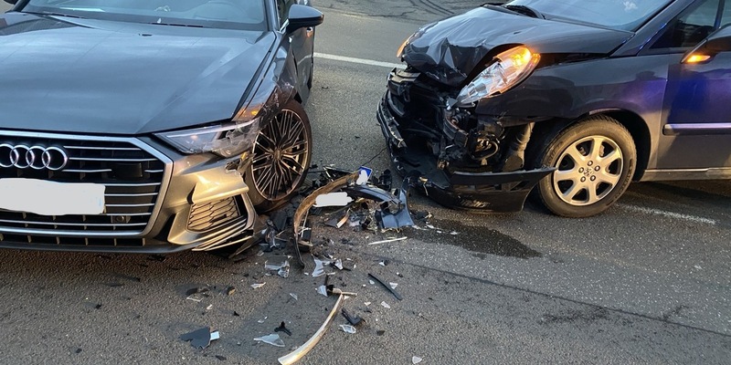 POL-PDPS: Zweibrücken/Rote Ampel missachtet und erheblichen Sachschaden verursacht - Foto: presseportal.de
