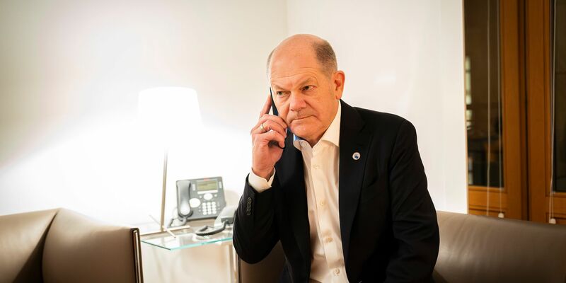 Bilder von Telefonaten des Kanzlers verbreitet das Kanzleramt nur in besonderen Ausnahmefällen. - Foto: Steffen Kugler/Bundesregierung/dpa