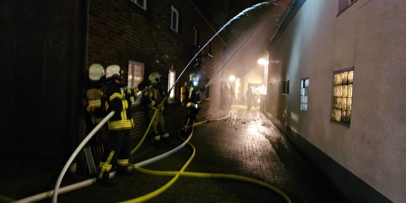 FW Datteln: Ausgedehnter Dachstuhlbrand im Ortsteil Ahsen - Foto: presseportal.de