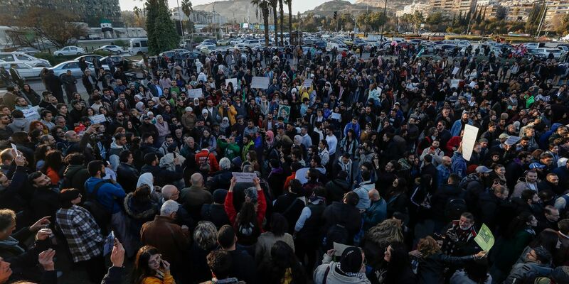 In Syrien wird genau beobachtet, ob die Übergangsregierung die Rechte von Frauen respektiert. (Archivbild) - Foto: Omar Sanadiki/AP/dpa