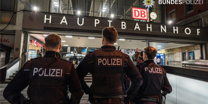 Bundespolizeidirektion München: Haftrichtervorführung nach Gewalttat / Schläger wollten Drogen kaufen - Foto: presseportal.de