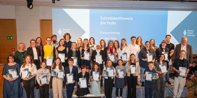 Schreibwettbewerb zum Thema Mut - Hanns-Seidel-Stiftung prämiert Texte mit Zielgruppe Kinder und Jugendliche / Markus Ferber: Mit Sprache sich kreativ zu beschäftigen fördert die Schreibkompetenz - Foto: presseportal.de