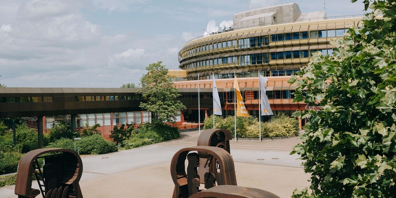 ZDF-Familie erreicht 2024 besten Wert seit 1992 / Intendant Himmler: Publikum setzt auf Qualität der Berichterstattung - Foto: presseportal.de