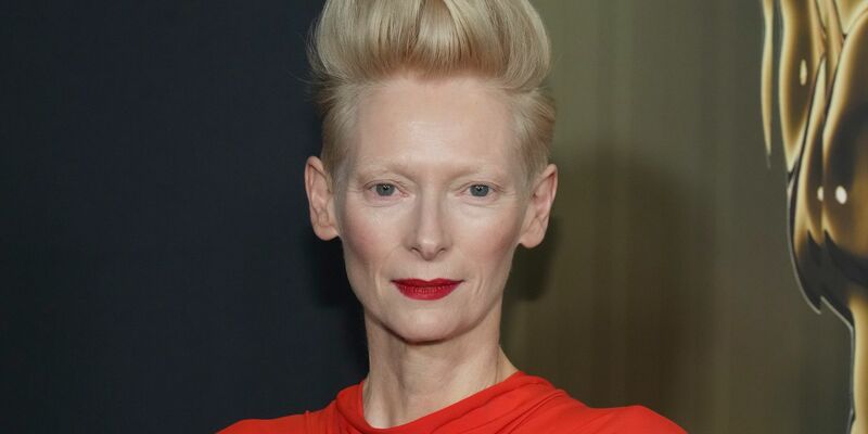 Tilda Swinton wird mit dem Ehrenpreis der Berlinale ausgezeichnet. (Archivbild) - Foto: Jordan Strauss/Invision via AP/dpa