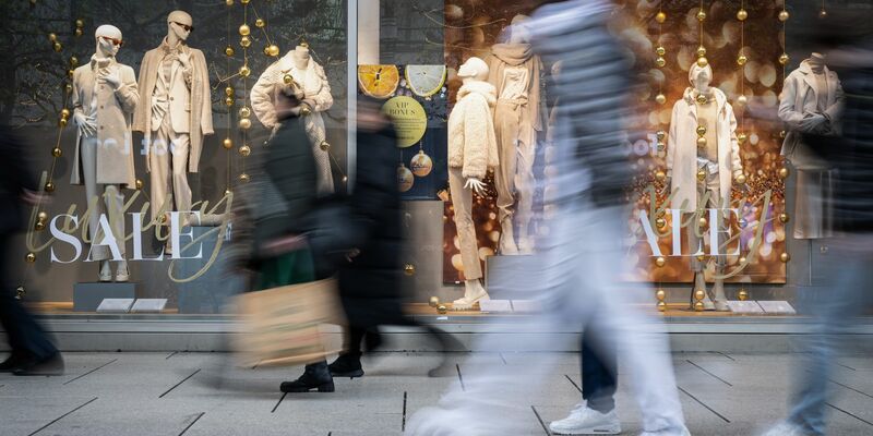 Kauflaune schlechter als erwartet - Foto: Boris Roessler/dpa