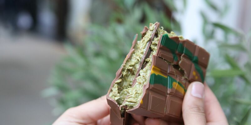 Nach der hohen Nachfrage im Freistaat haben auch bayerische Lebensmittelkontrolleure Dubai-Schokolade in den Blick genommen. (Archivbild) - Foto: Sascha Thelen/dpa/dpa-tmn