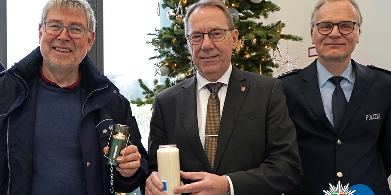 POL-GM: Licht von Betlehem hält bei der Oberbergischen Polizei Einzug - Foto: presseportal.de