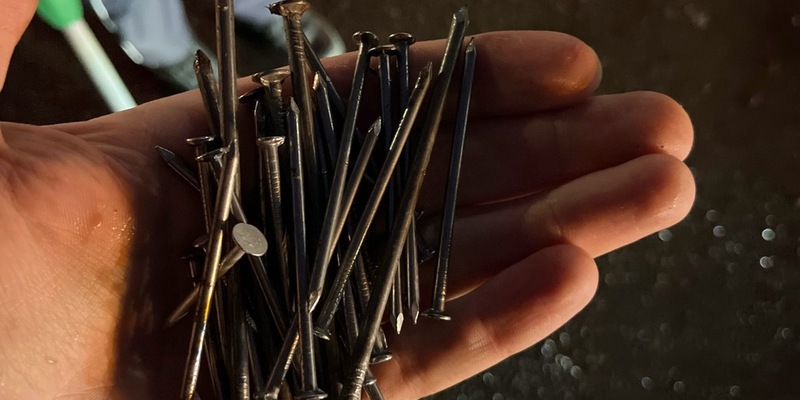 POL-SI: Unbekannte werfen Nägel auf Straße vor Schule und Kindergarten - #polsiwi - Foto: presseportal.de