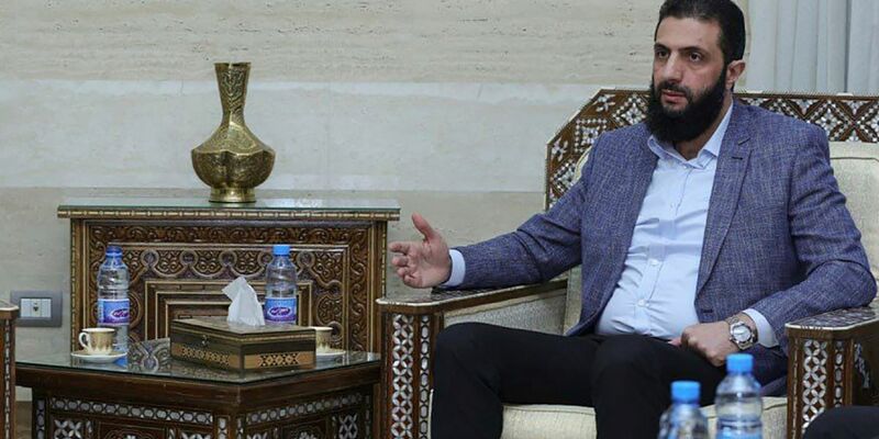 De-facto-Machthaber Ahmed al-Scharaa möchte alle bewaffneten Gruppen in Syrien auflösen. - Foto: Uncredited/SANA via AP/dpa