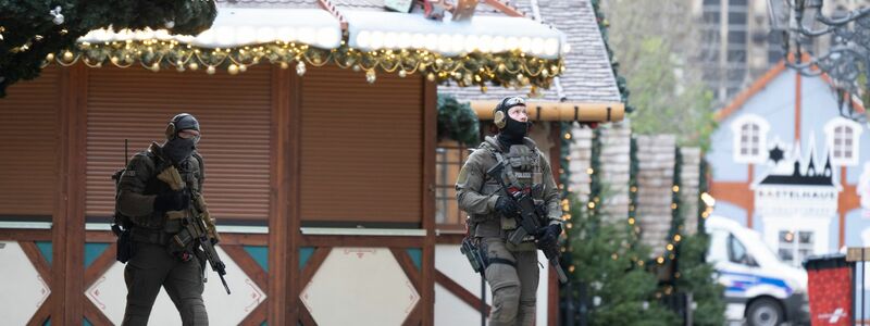 Die Betroffenheit in Magdeburg ist groß, viele Menschen legten Blumen ab.  - Foto: Sebastian Kahnert/dpa