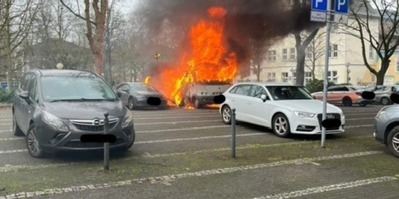 FW-OB: Vater bringt sich und zwei Kleinkinder im letzten Moment in Sicherheit - Foto: presseportal.de