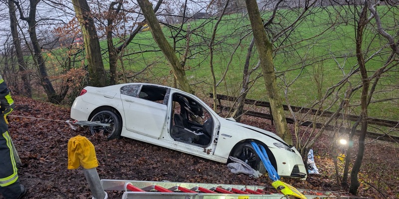 FW Overath: Fünf Verletzte nach schwerem Autounfall - Foto: presseportal.de