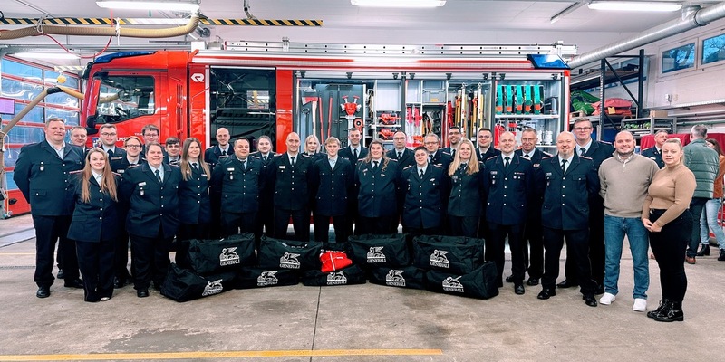 FW Helmstedt: Fahrzeug- und Spendenübergabe, Jahresabschluss (Korrekturmeldung) - Foto: presseportal.de