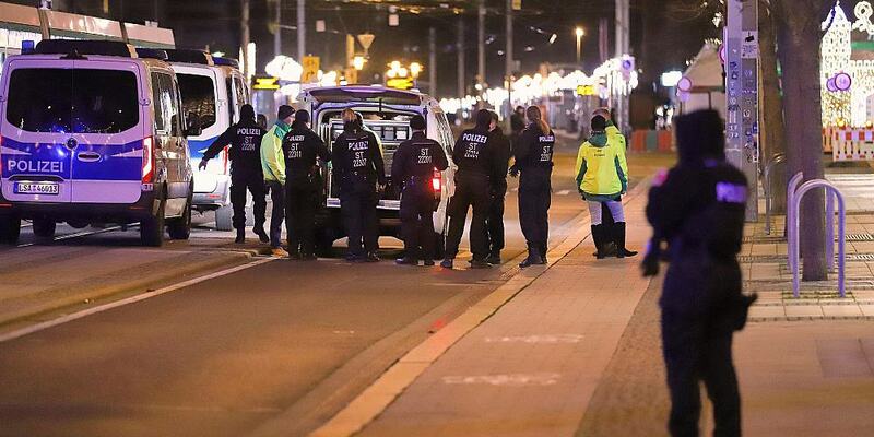 Einsatzkräfte am Tatort nach Anschlag auf Magdeburger Weihnachtsmarkt am 21.12.2024 - Foto: über dts Nachrichtenagentur