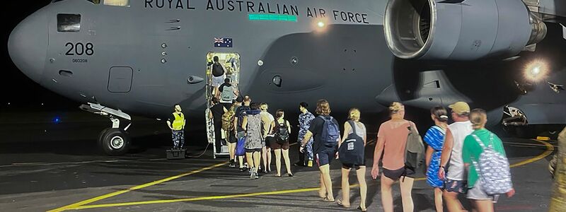 Nachdem ein heftiges Erdbeben den Inselstaat Vanuatu erfasst hat, konnten bereits Hunderte Touristen ausgeflogen werden. - Foto: Uncredited/Department of Foreign Affairs and Trade/AP/dpa