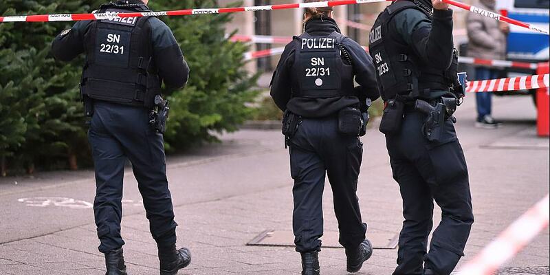 Polizisten nach Anschlag auf Magdeburger Weihnachtsmarkt am 21.12.2024 - Foto: über dts Nachrichtenagentur