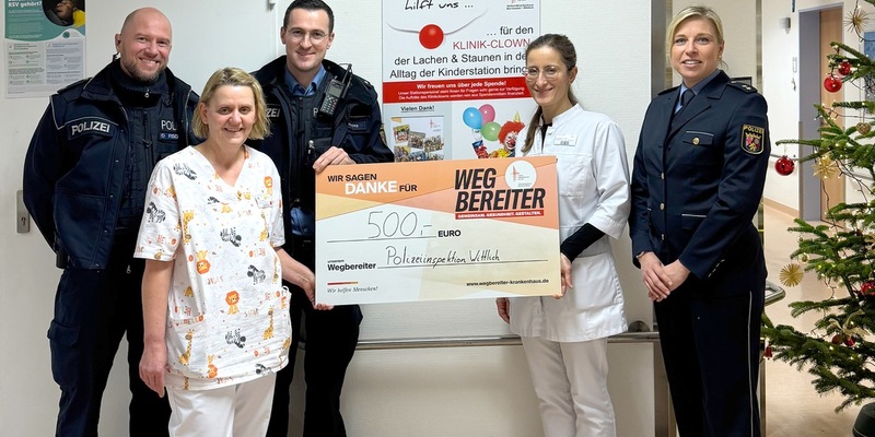 POL-PDWIL: Spendenübergabe der Polizeiinspektion Wittlich an das Verbundkrankenhaus Bernkastel-Wittlich für den Einsatz des Klinikclowns - Foto: presseportal.de