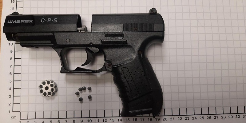 BPOL NRW: Bundespolizei stellt CO2- Waffe bei 41-jähriger Münsteranerin sicher - Foto: presseportal.de