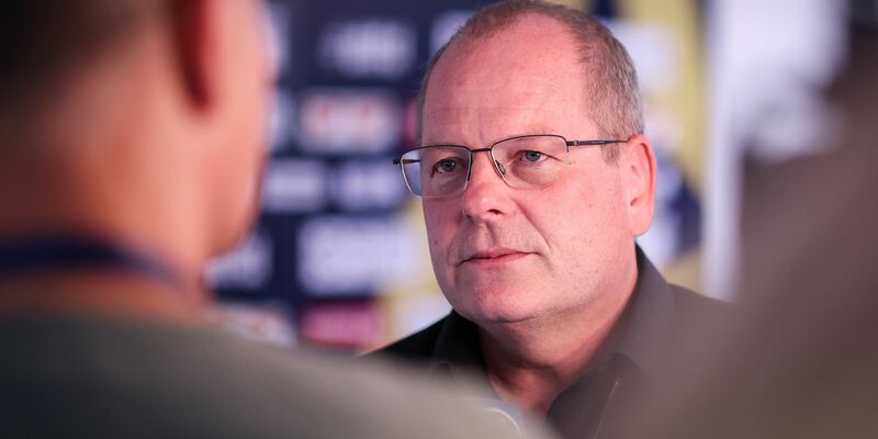 Magdeburgs Manager Marc-Henrik Schmedt beantragte die Spielverlegung. - Foto: Ronny Hartmann/dpa
