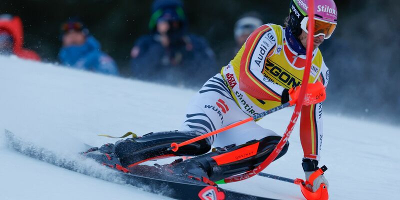 Hadert mit mangelndem Selbstvertrauen: Linus Straßer. - Foto: Alessandro Trovati/AP/dpa