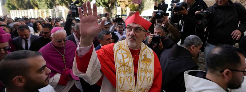 Der höchste Vertreter der katholischen Kirche im Heiligen Land, Pizzaballa, zeigt Solidarität mit den Palästinensern in Gaza. - Foto: Matias Delacroix/AP/dpa