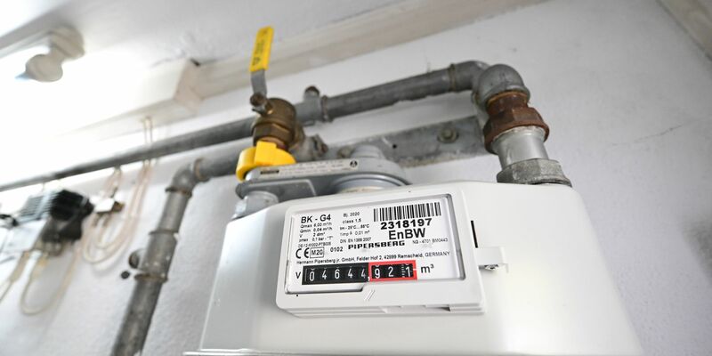 Während der Energiekrise landeten viele Verbraucher plötzlich zu hohen Tarifen als in der Grundversorgung. (Archivbild) - Foto: Bernd Weißbrod/dpa