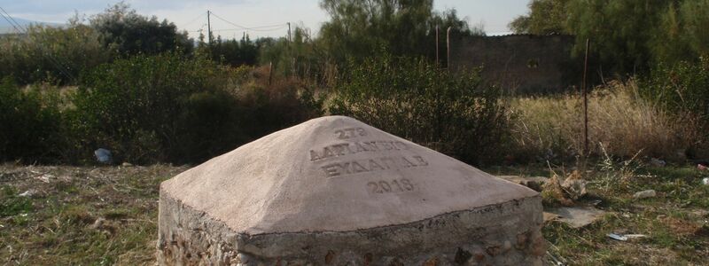 Das Bauwerk verläuft zum größten Teil unterirdisch, ist gut erhalten und führt Wasser. - Foto: --/Archäologisches Amt West-Attikas (EFADA)/dpa