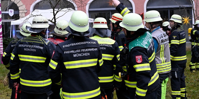 FW-M: Dachstuhlbrand in Seniorenheim (Lehel) - Foto: presseportal.de