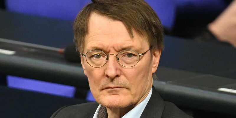 Bundesgesundheitsminister Karl Lauterbach (SPD) ist wohl kein Fan der gehypten Süßigkeit. (Archivbild) - Foto: Anna Ross/dpa