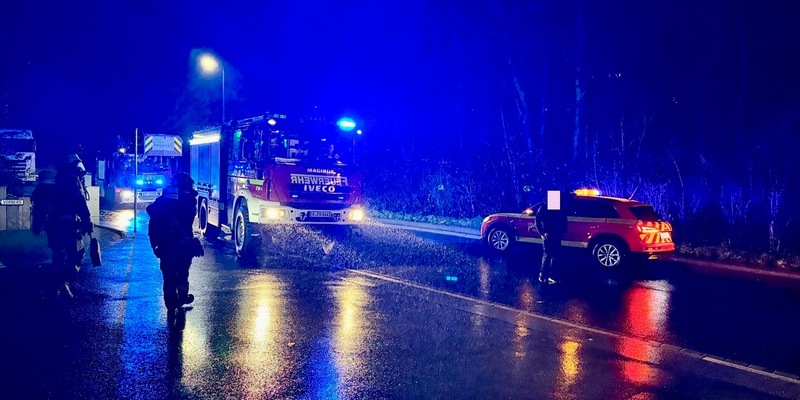 FW-EN: Rauch aus Gebäude - Vermutlich illegaler Böller verursacht großen Feuerwehreinsatz - Foto: presseportal.de