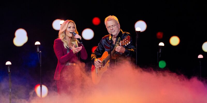 Sängerin Helene Fischer und Sänger Reinhard Mey. - Foto: Rolf Vennenbernd/dpa