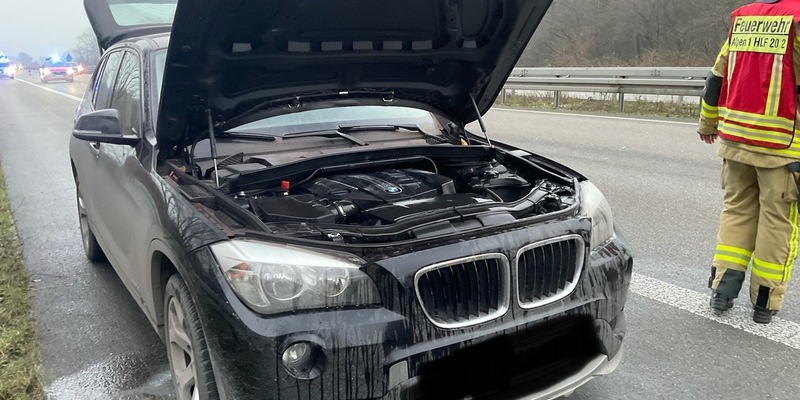 FW Alpen: Brandereignis auf der Autobahn 57 - Foto: presseportal.de